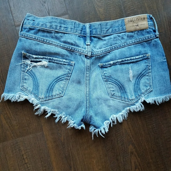 Hollister Distressed Jean Shorts Size 3 - Picture 2 of 5